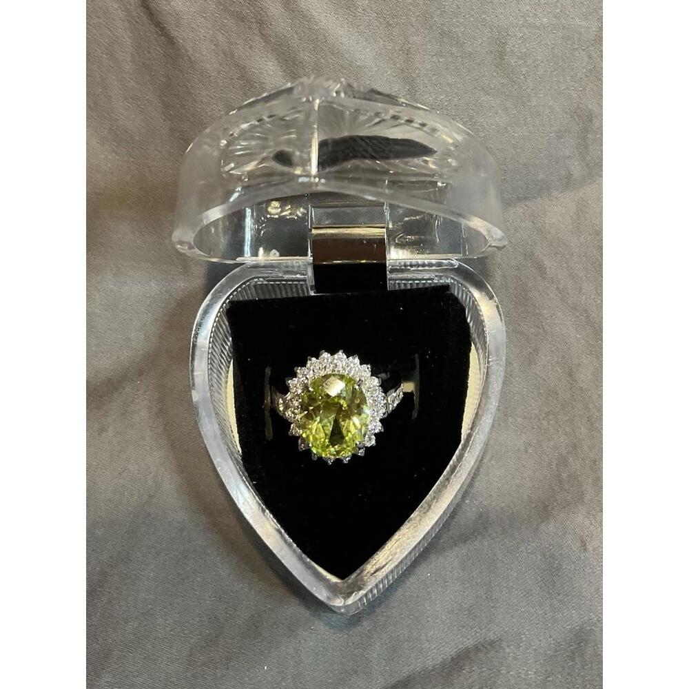 NWOT Beautiful Ring Made With Swarovski Crystal Split Back  Size 6 #1305